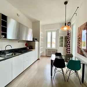 Piazzale Susa Bright Flat Con Veranda Milano