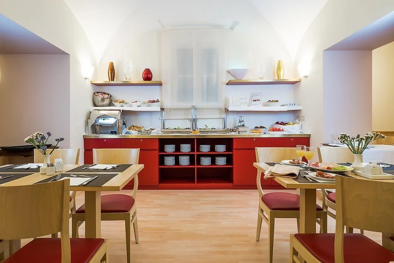 Hotel Garibaldi Naples 3*,