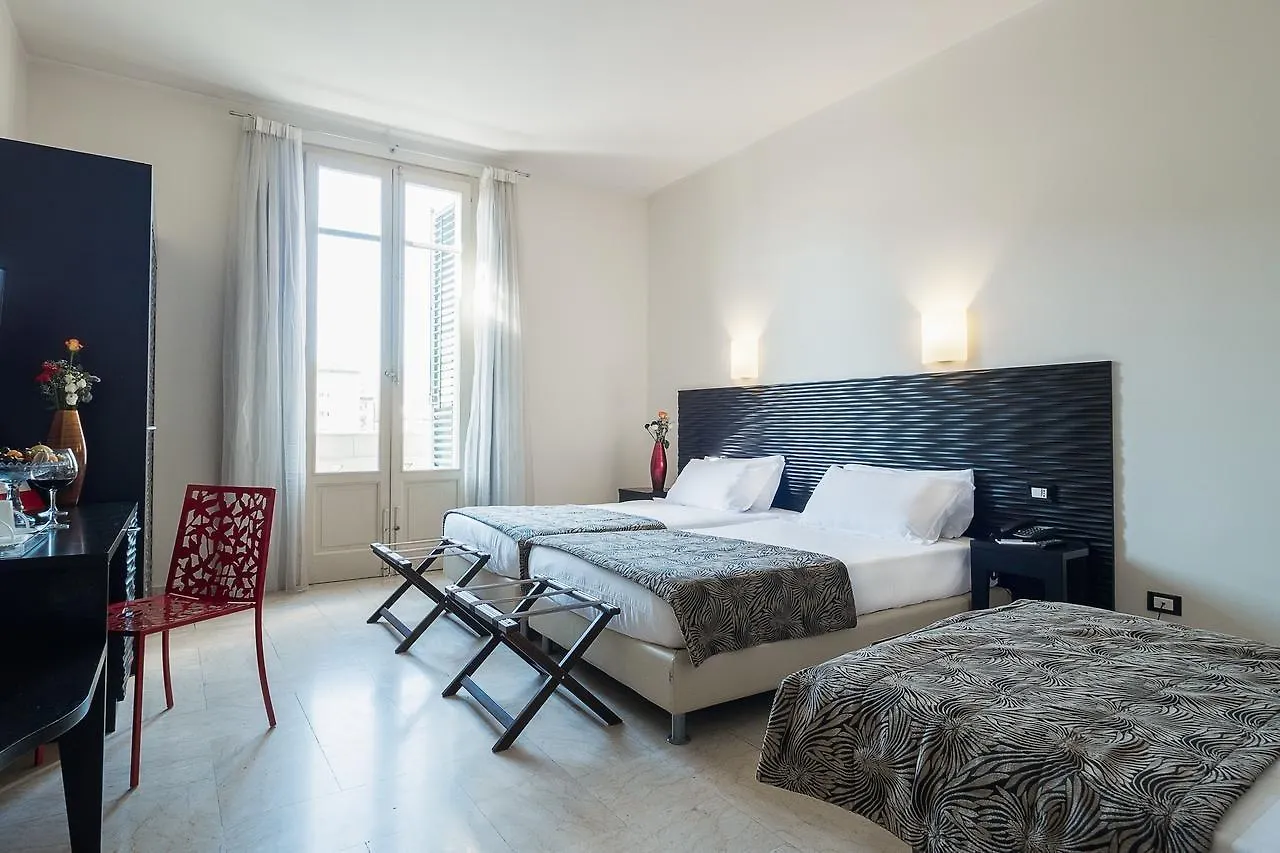 Hotel Garibaldi Naples 3*,