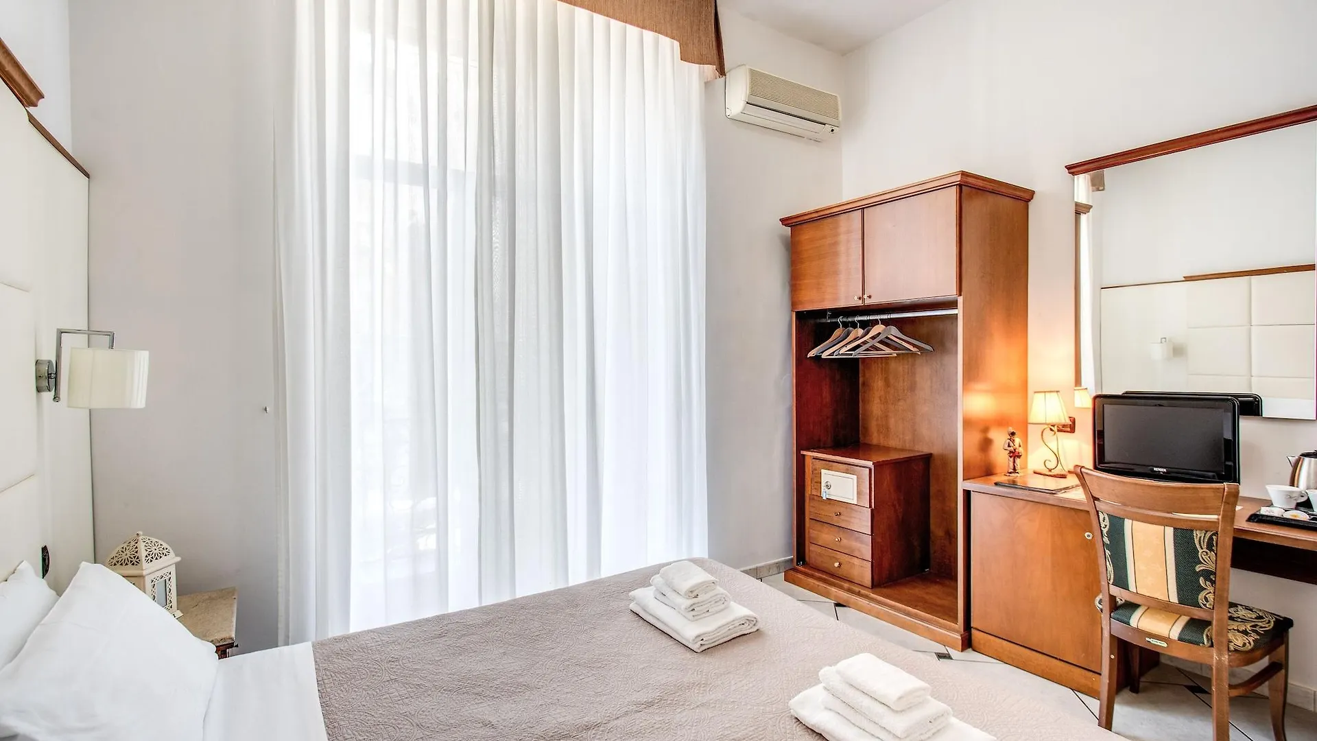 Hotel Garibaldi Naples 3*,  Italy
