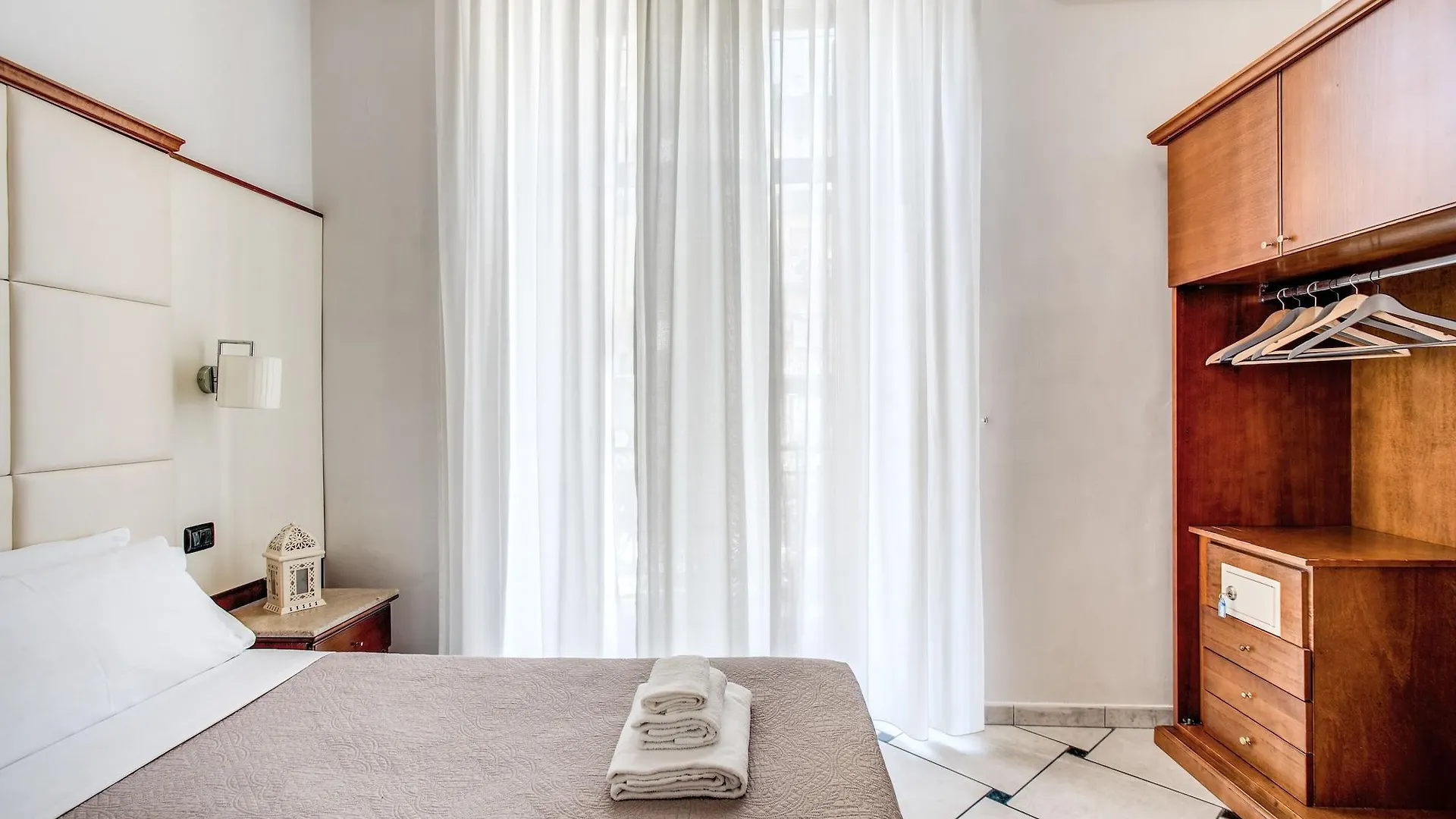 Hotel Garibaldi Naples